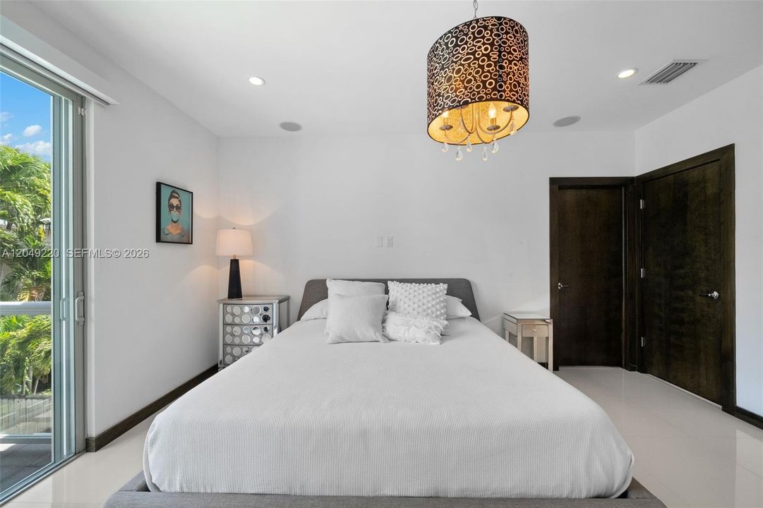 For Rent: $7,998 (3 beds, 3 baths, 2219 Square Feet)