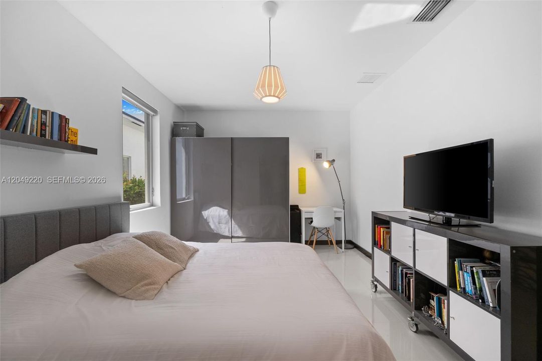 For Rent: $7,998 (3 beds, 3 baths, 2219 Square Feet)
