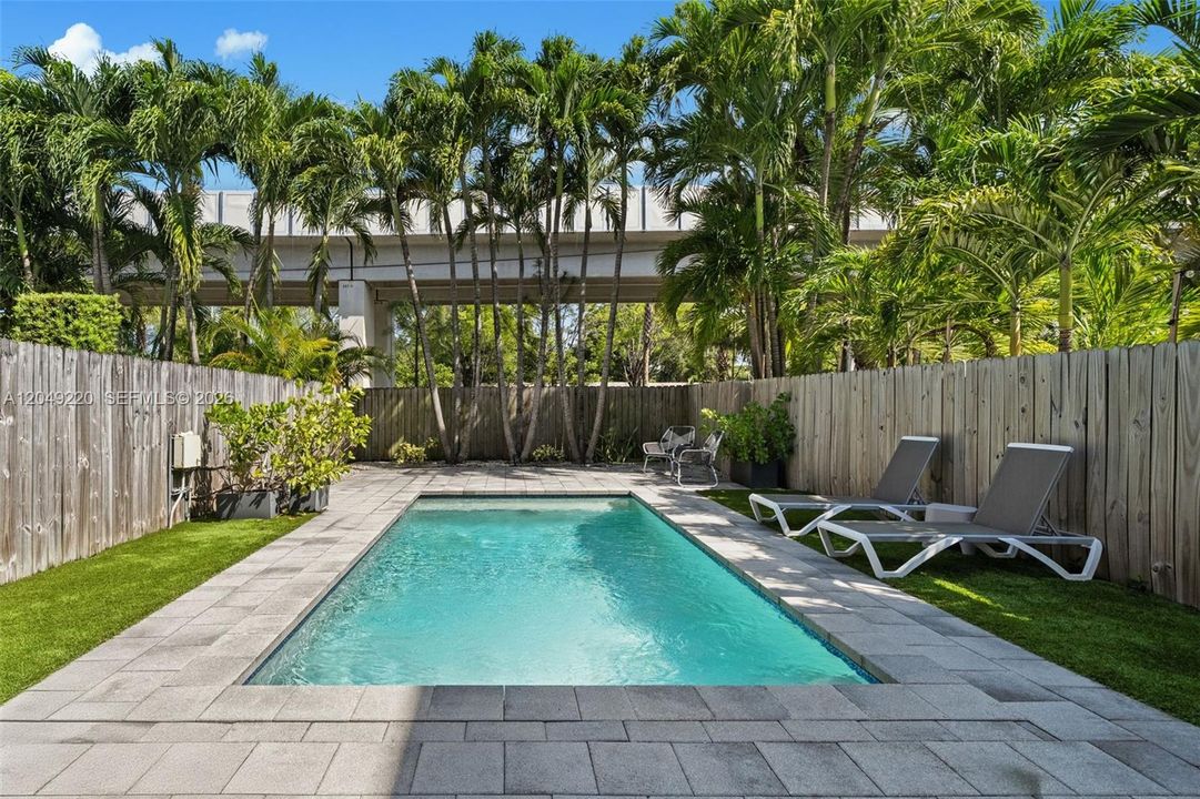 For Rent: $7,998 (3 beds, 3 baths, 2219 Square Feet)
