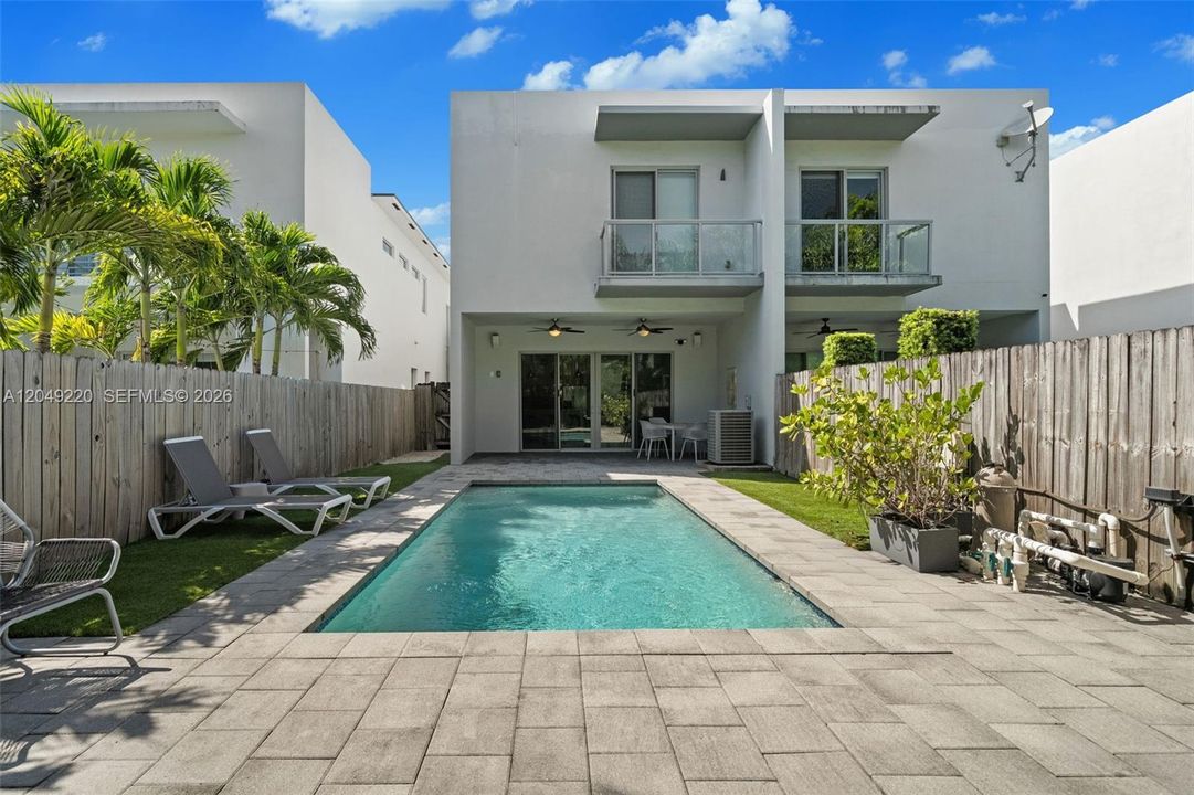 For Rent: $7,998 (3 beds, 3 baths, 2219 Square Feet)