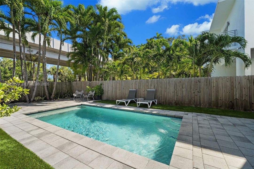 For Rent: $7,998 (3 beds, 3 baths, 2219 Square Feet)