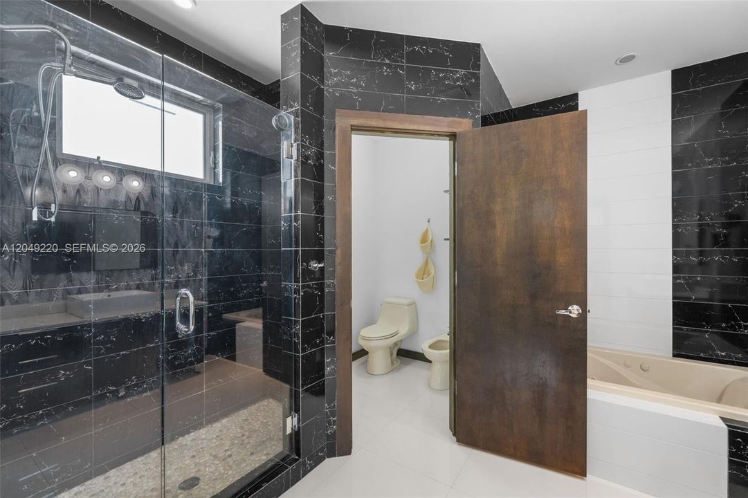For Rent: $7,998 (3 beds, 3 baths, 2219 Square Feet)