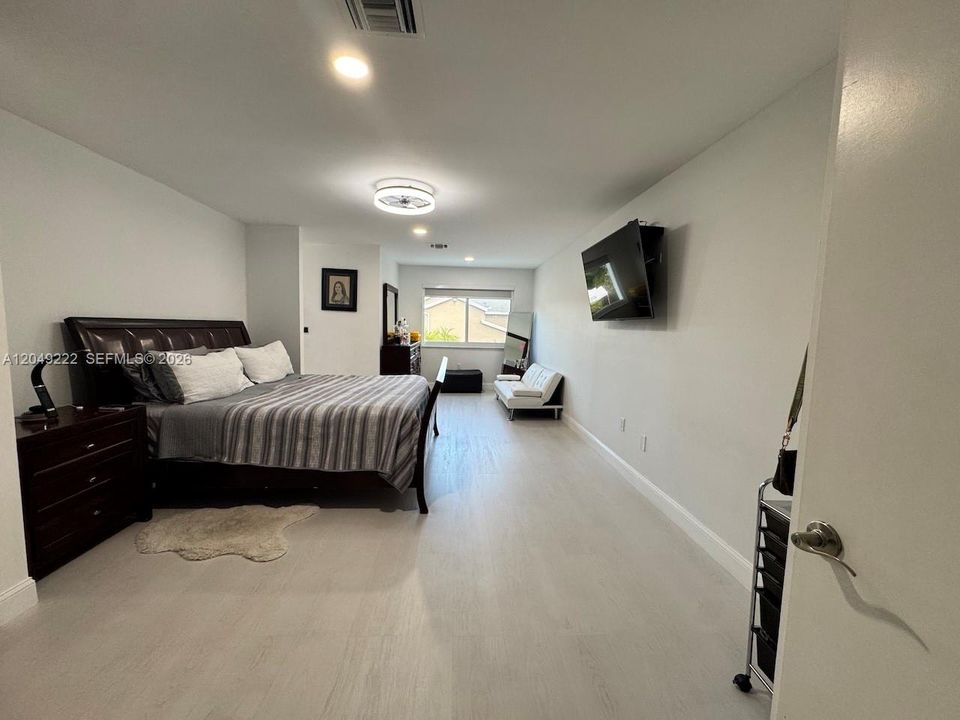 For Rent: $4,700 (4 beds, 3 baths, 2638 Square Feet)