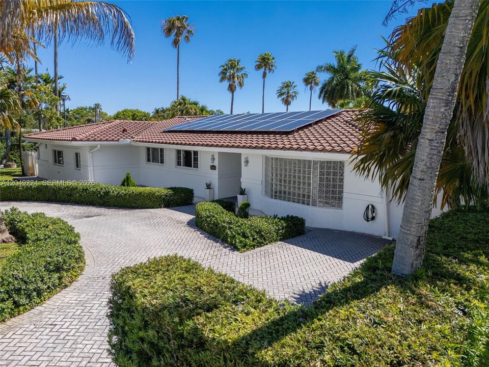 For Sale: $1,595,000 (5 beds, 3 baths, 2823 Square Feet)