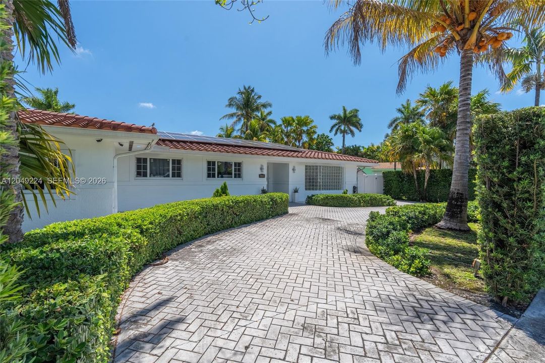 For Sale: $1,595,000 (5 beds, 3 baths, 2823 Square Feet)