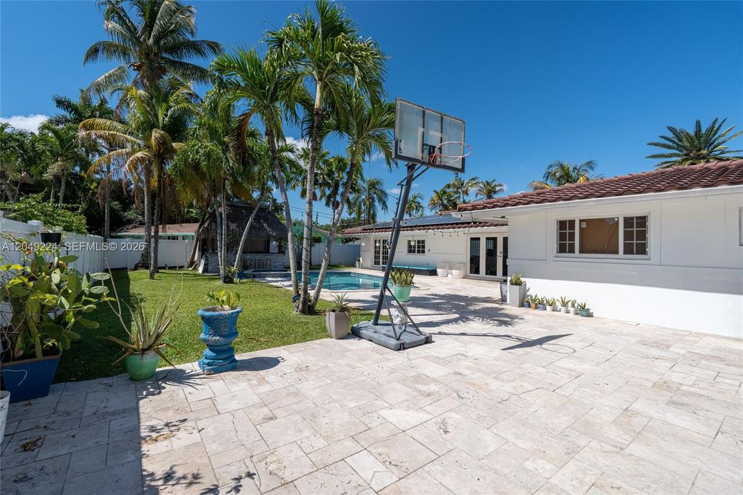 For Sale: $1,595,000 (5 beds, 3 baths, 2823 Square Feet)