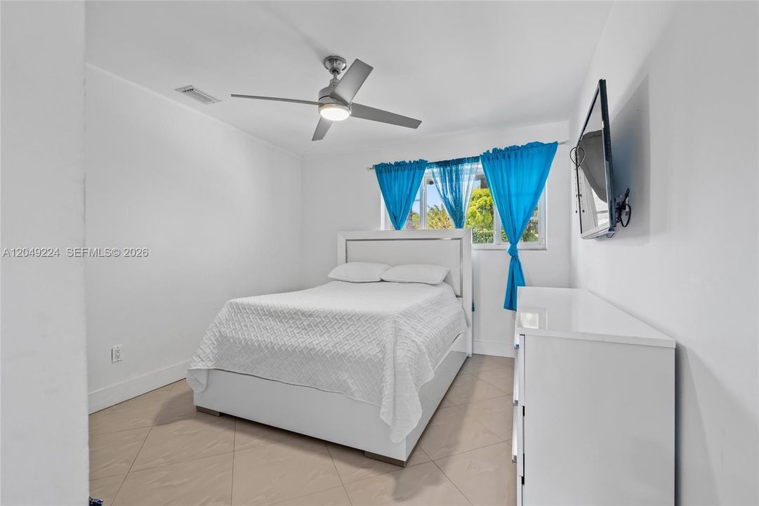 For Sale: $1,595,000 (5 beds, 3 baths, 2823 Square Feet)