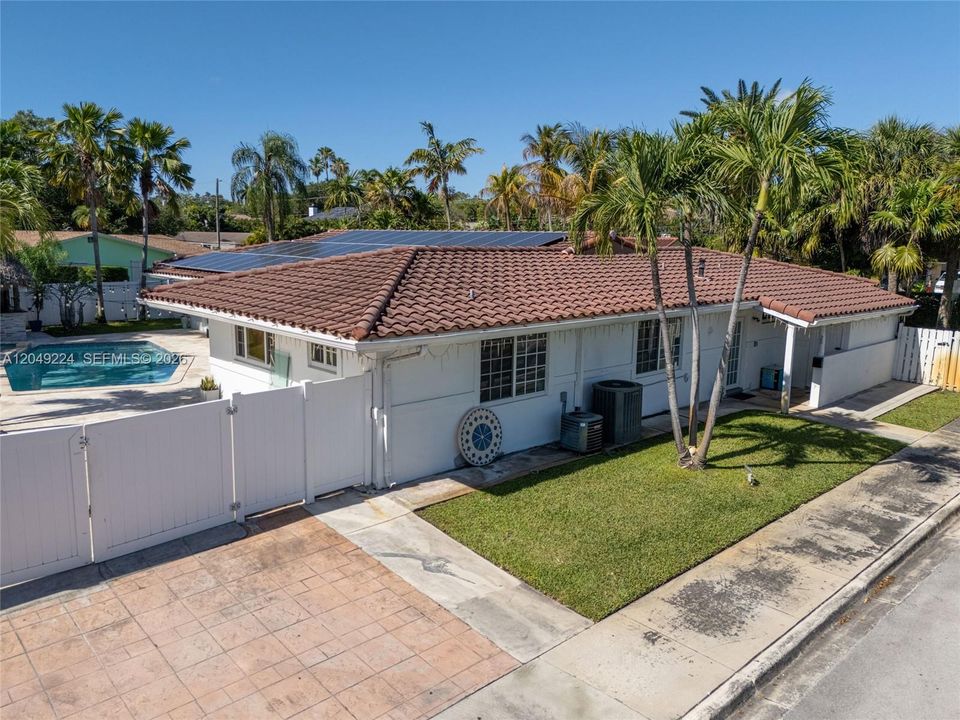 For Sale: $1,595,000 (5 beds, 3 baths, 2823 Square Feet)
