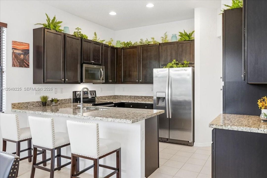 На продажу: $379,990 (3 спален, 2 ванн, 1810 Квадратных фут)