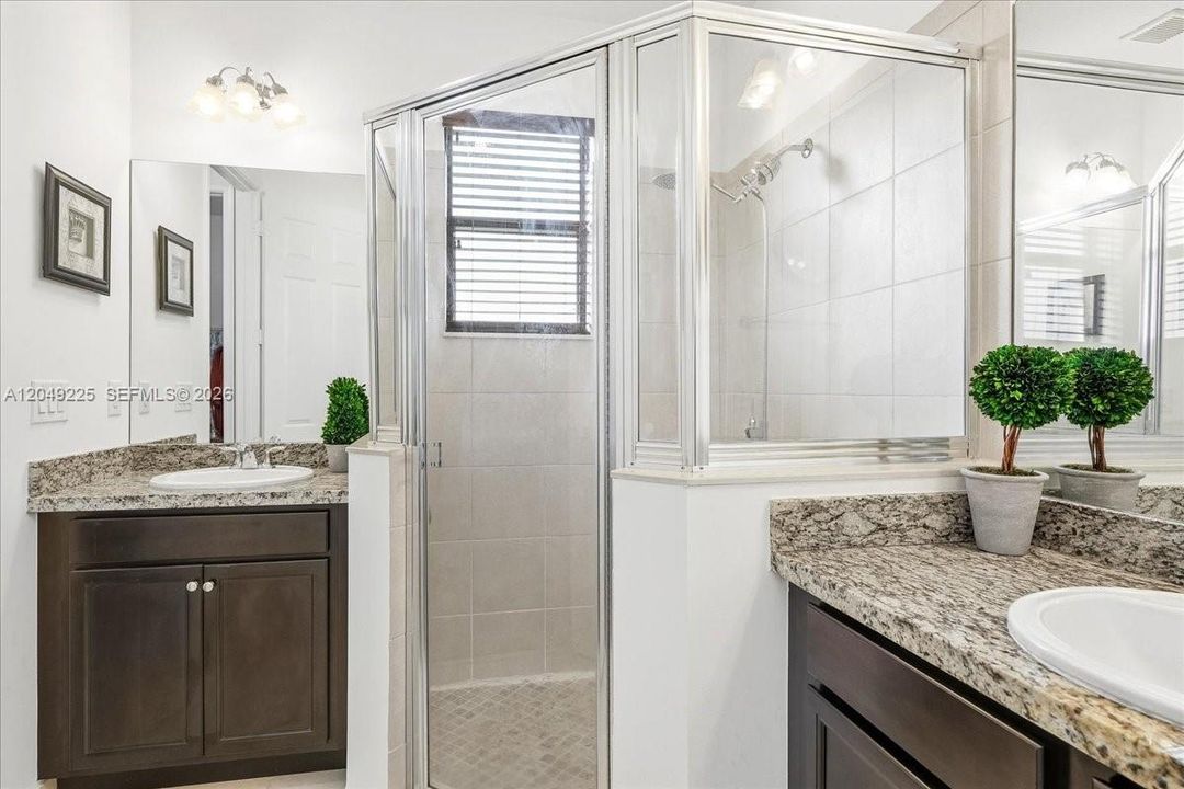 На продажу: $379,990 (3 спален, 2 ванн, 1810 Квадратных фут)