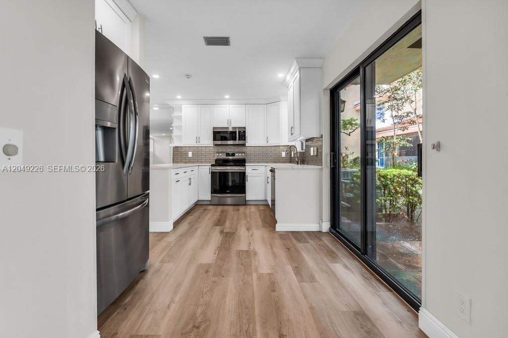 For Sale: $400,000 (3 beds, 2 baths, 1526 Square Feet)