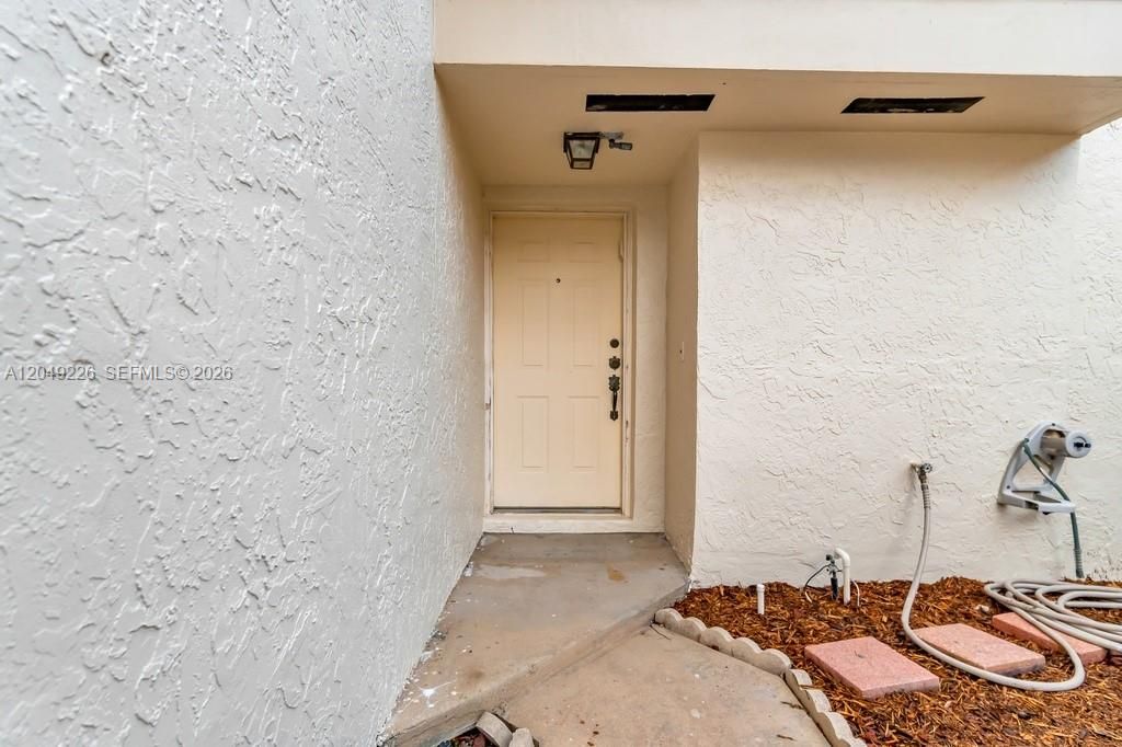 For Sale: $400,000 (3 beds, 2 baths, 1526 Square Feet)