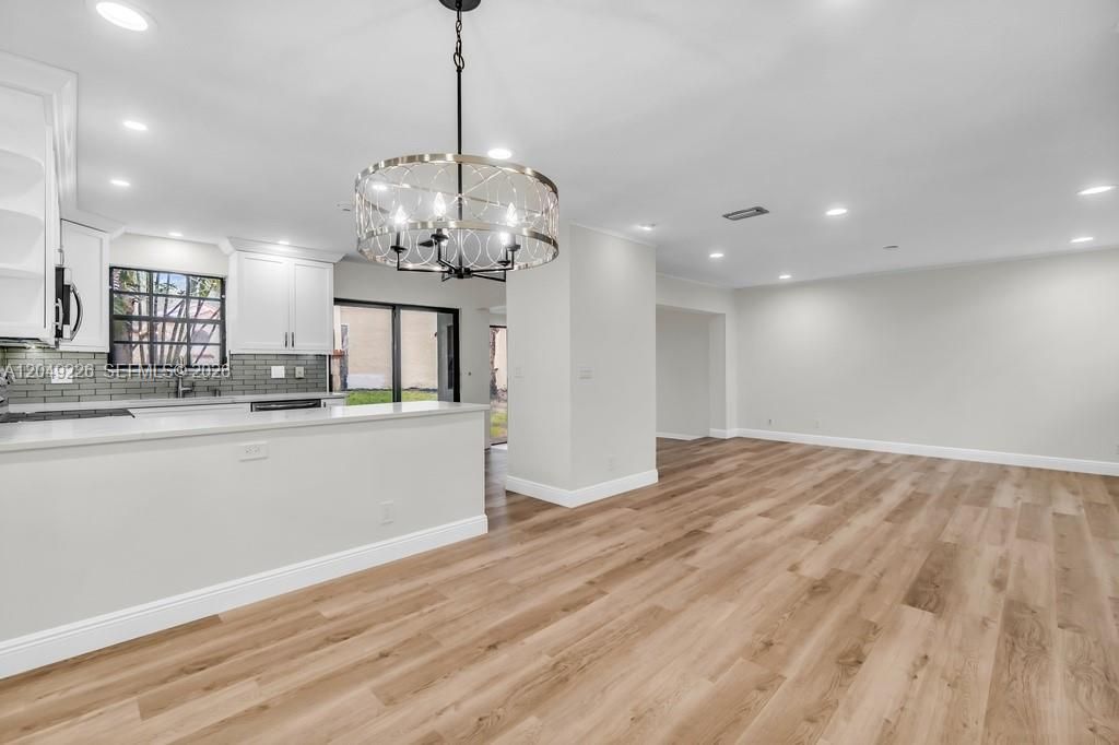 For Sale: $400,000 (3 beds, 2 baths, 1526 Square Feet)