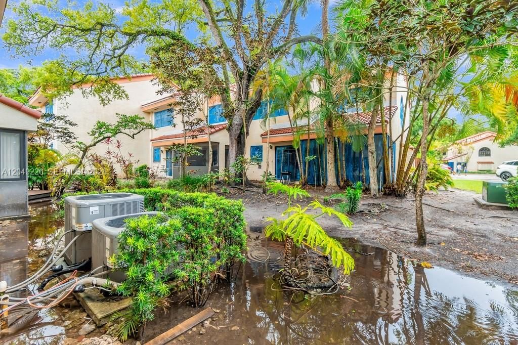 For Sale: $400,000 (3 beds, 2 baths, 1526 Square Feet)