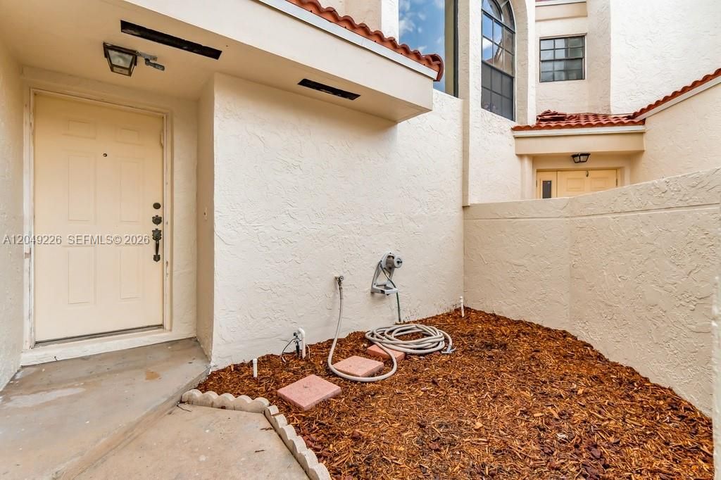 For Sale: $400,000 (3 beds, 2 baths, 1526 Square Feet)