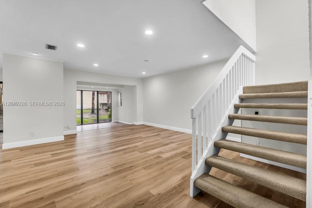 For Sale: $400,000 (3 beds, 2 baths, 1526 Square Feet)