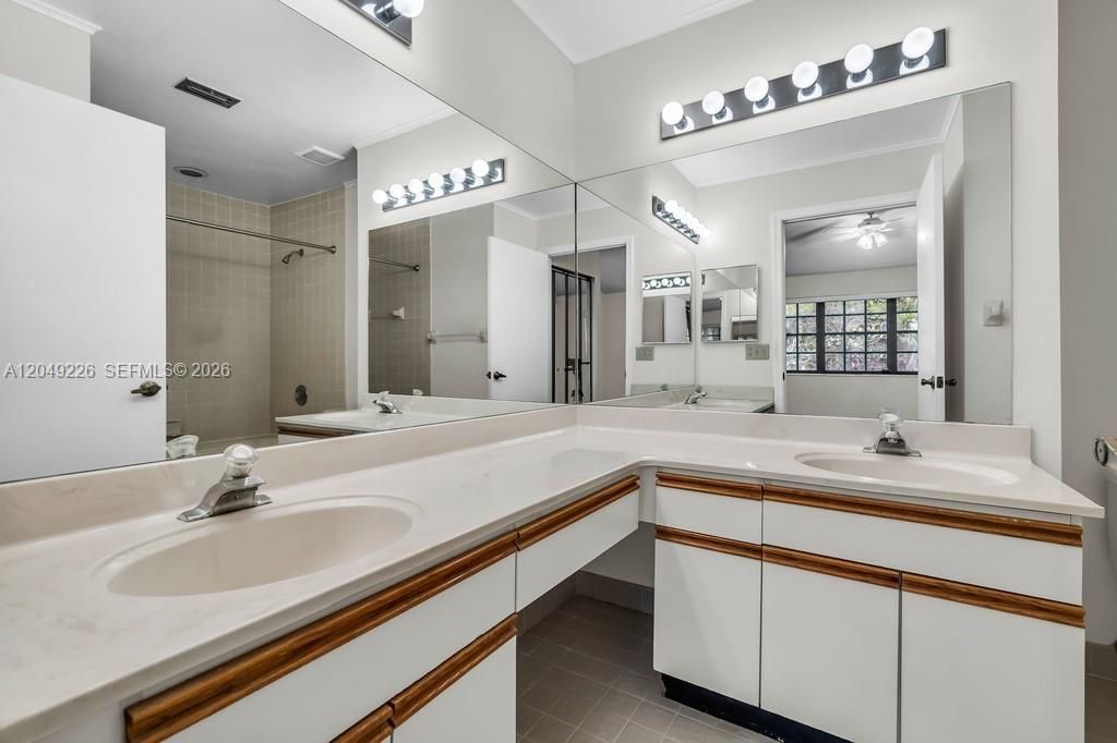 Dual sinks