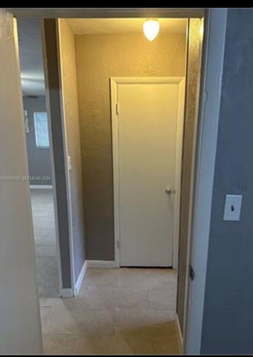 For Rent: $2,200 (2 beds, 1 baths, 1061 Square Feet)