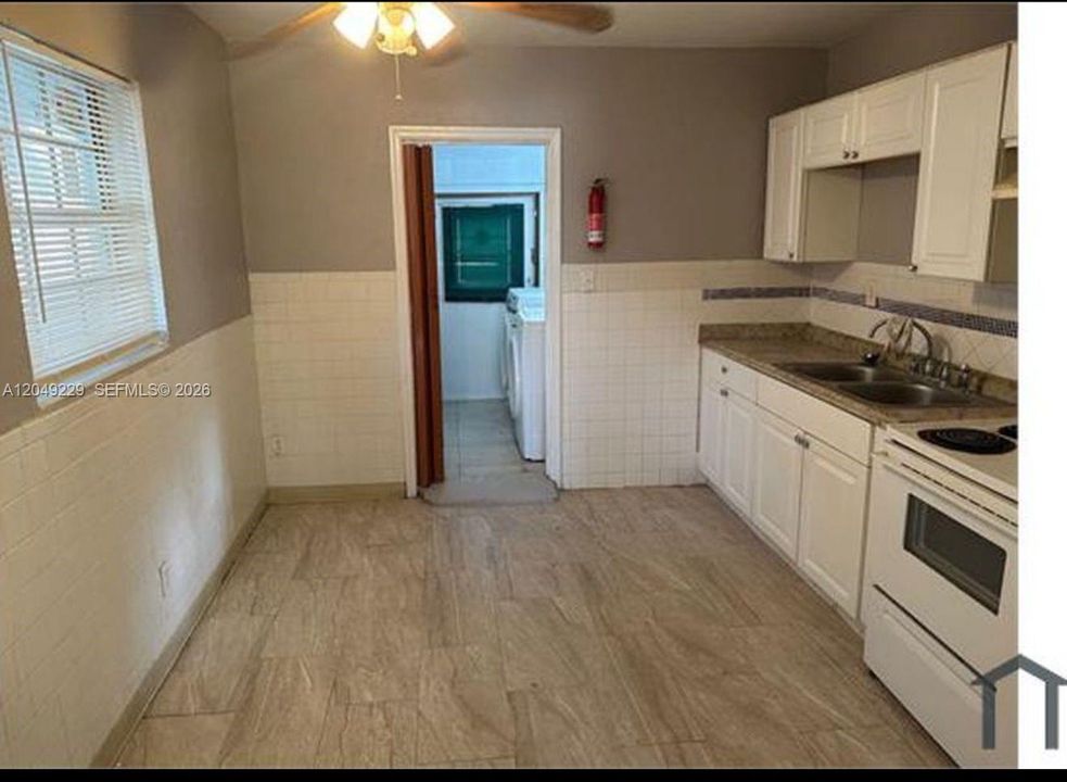 For Rent: $2,200 (2 beds, 1 baths, 1061 Square Feet)