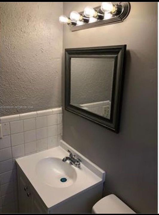 For Rent: $2,200 (2 beds, 1 baths, 1061 Square Feet)