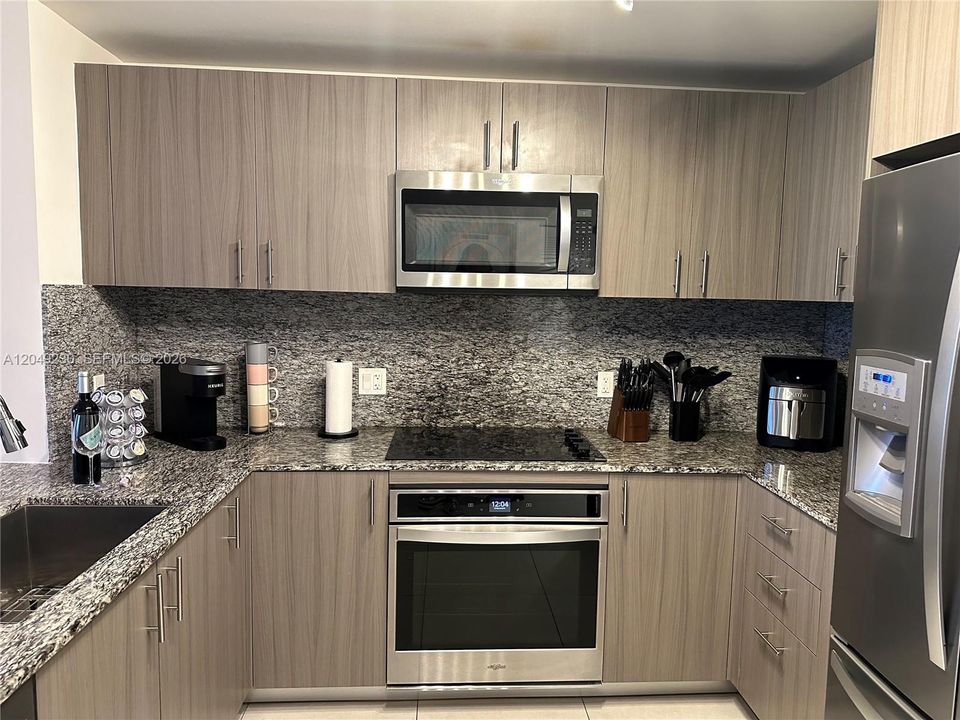For Rent: $4,100 (2 beds, 2 baths, 1024 Square Feet)