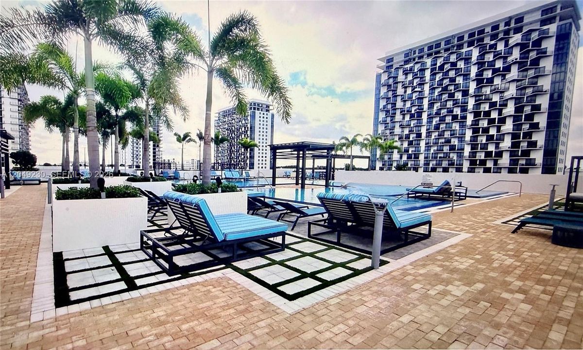 For Rent: $4,100 (2 beds, 2 baths, 1024 Square Feet)