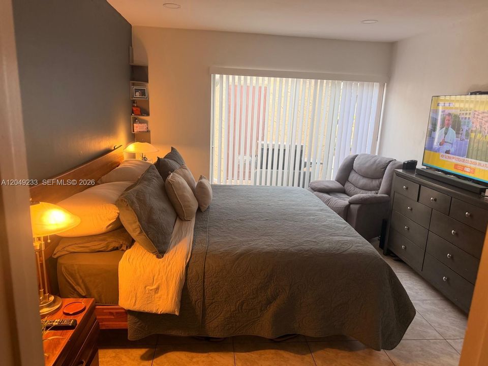 For Rent: $2,700 (2 beds, 1 baths, 1000 Square Feet)