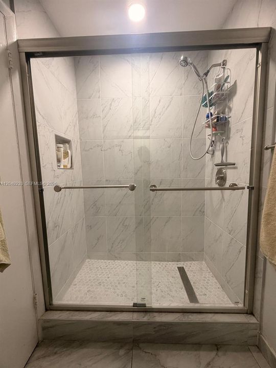 For Rent: $2,700 (2 beds, 1 baths, 1000 Square Feet)