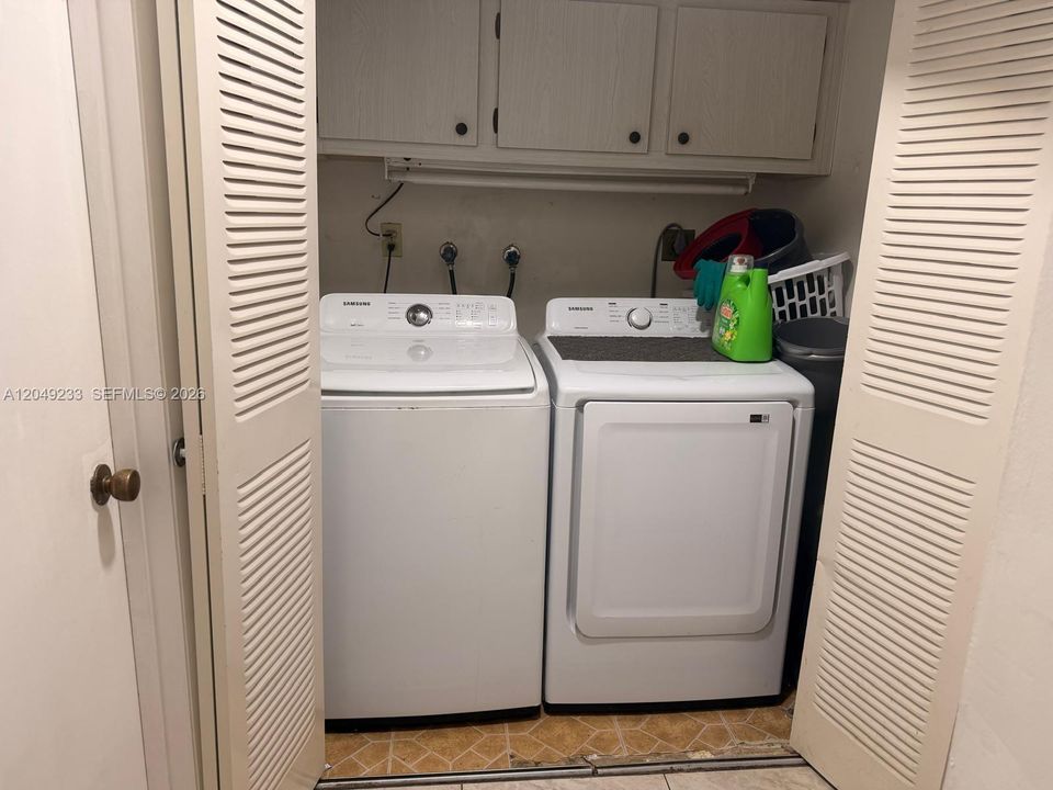 For Rent: $2,700 (2 beds, 1 baths, 1000 Square Feet)