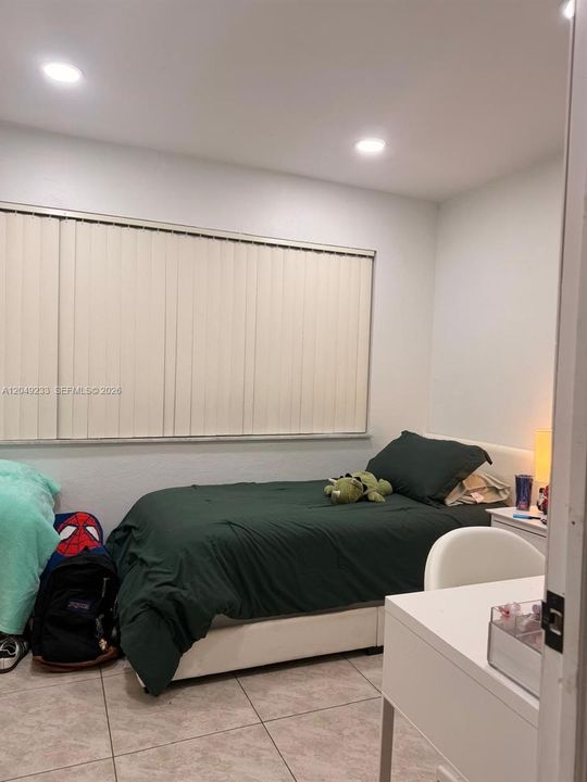 For Rent: $2,700 (2 beds, 1 baths, 1000 Square Feet)