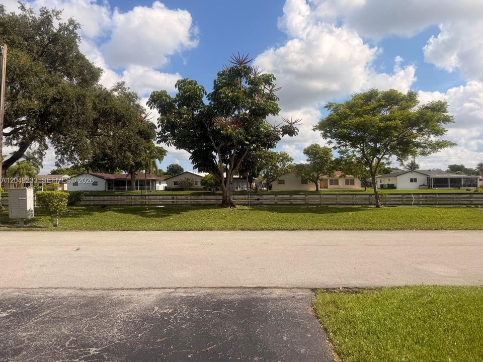 For Rent: $2,700 (2 beds, 1 baths, 1000 Square Feet)