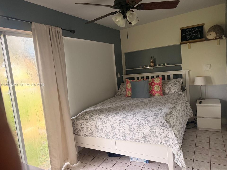For Rent: $2,700 (2 beds, 1 baths, 1000 Square Feet)