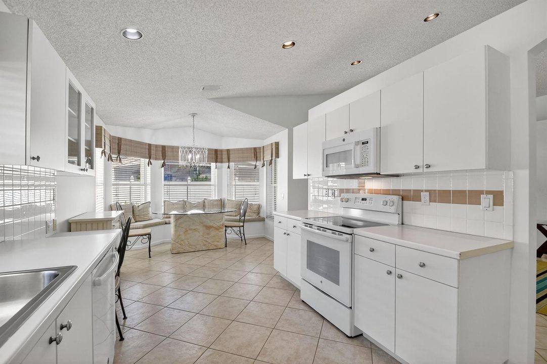 Eat-in kitchen