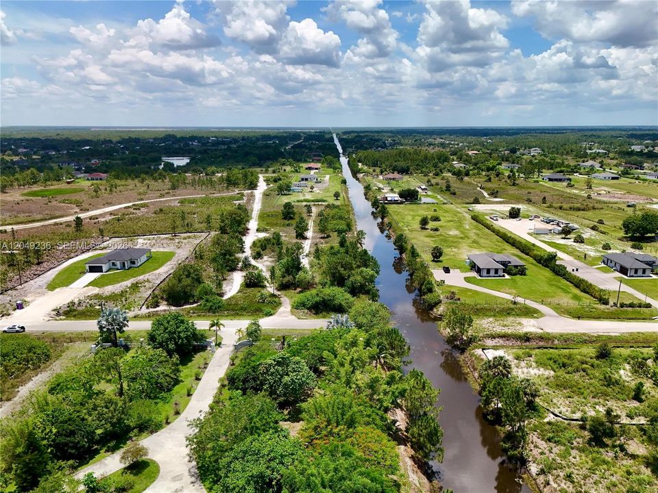 На продажу: $250,000 (3.56 acres)