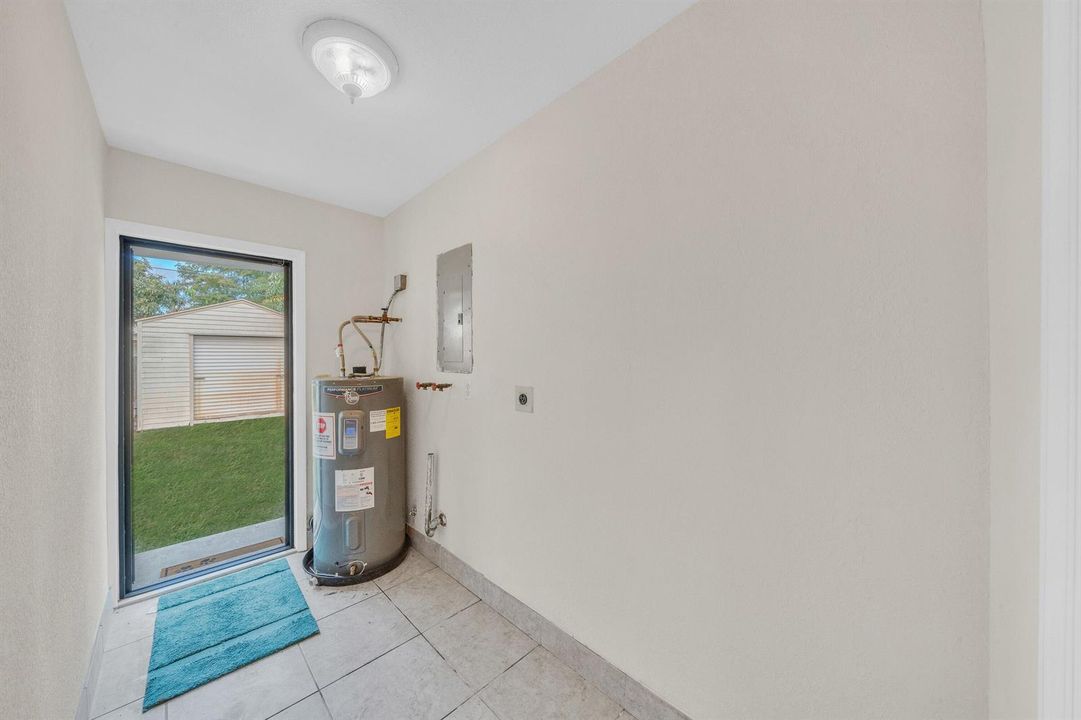 13 Laundry Room+Backyard (1)