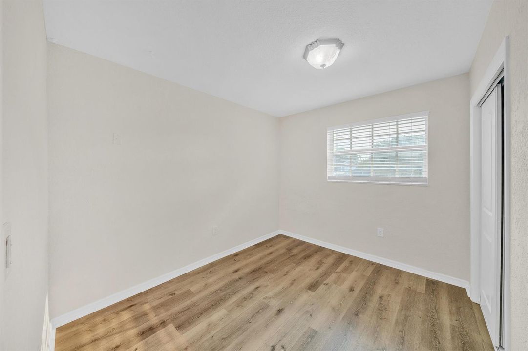 11 Guest Bedroom A (1)