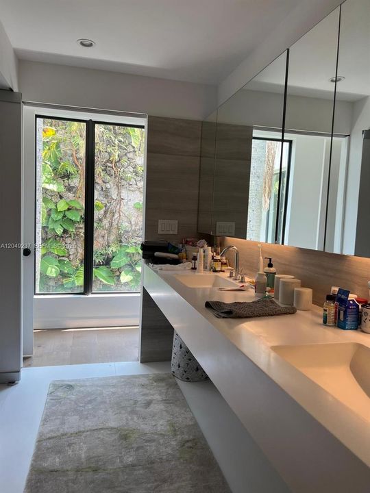 En Renta: $16,000 (4 camas, 5 baños, 3618 Pies cuadrados)