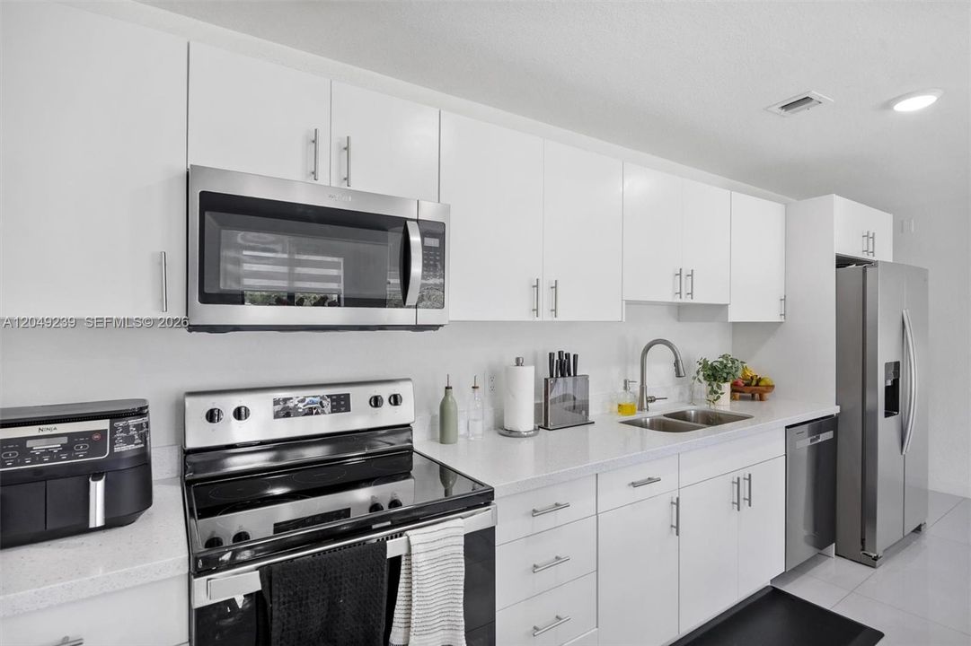 For Sale: $430,000 (4 beds, 3 baths, 1398 Square Feet)