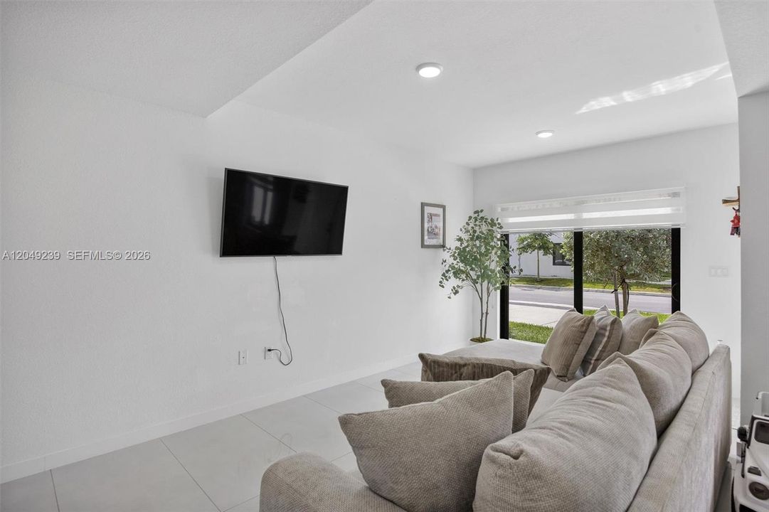 For Sale: $430,000 (4 beds, 3 baths, 1398 Square Feet)