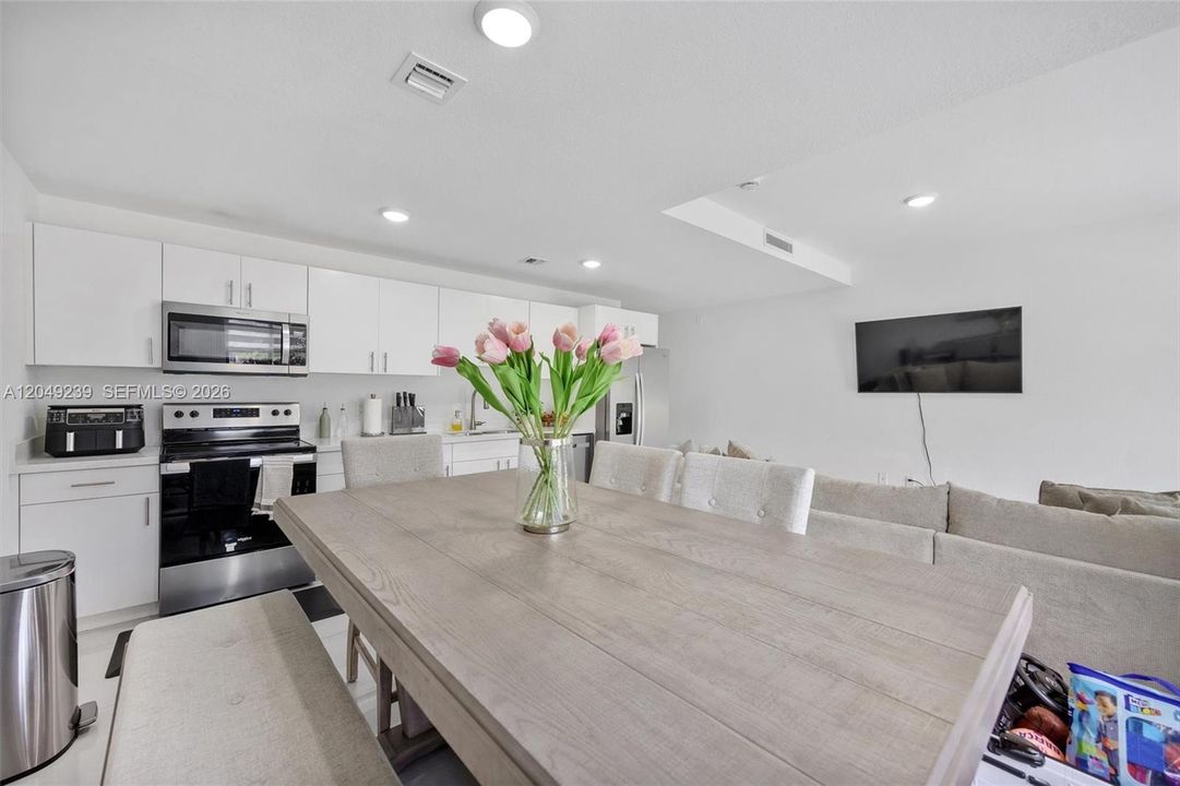 For Sale: $430,000 (4 beds, 3 baths, 1398 Square Feet)