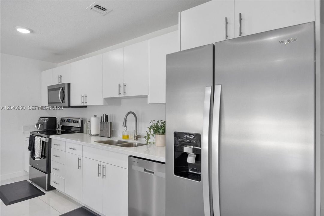 For Sale: $430,000 (4 beds, 3 baths, 1398 Square Feet)