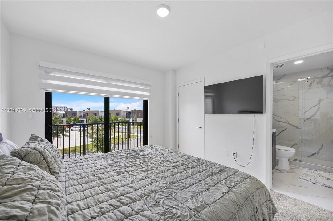 For Sale: $430,000 (4 beds, 3 baths, 1398 Square Feet)