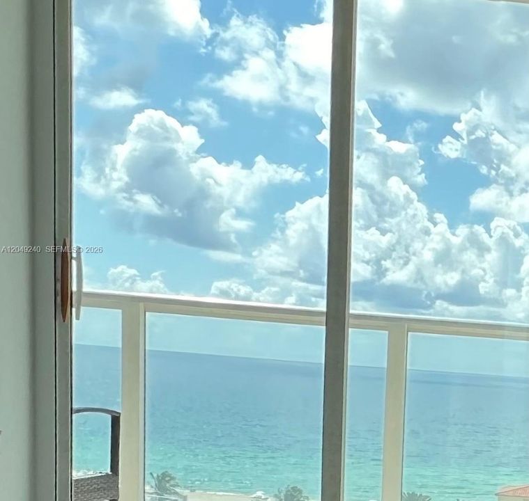 For Rent: $5,975 (2 beds, 2 baths, 970 Square Feet)