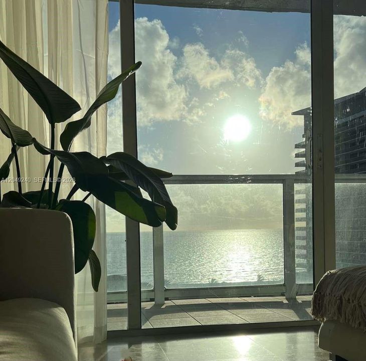 For Rent: $5,975 (2 beds, 2 baths, 970 Square Feet)