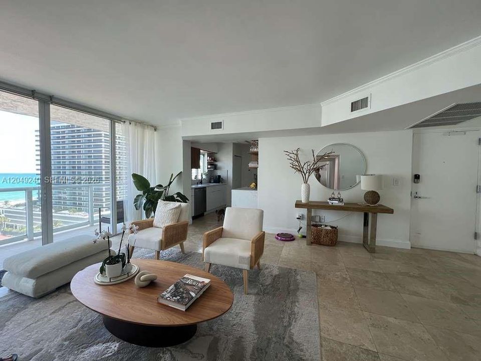 For Rent: $5,975 (2 beds, 2 baths, 970 Square Feet)