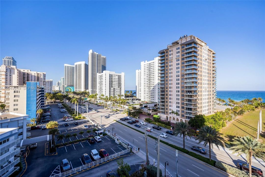 For Sale: $650,000 (2 beds, 2 baths, 1398 Square Feet)