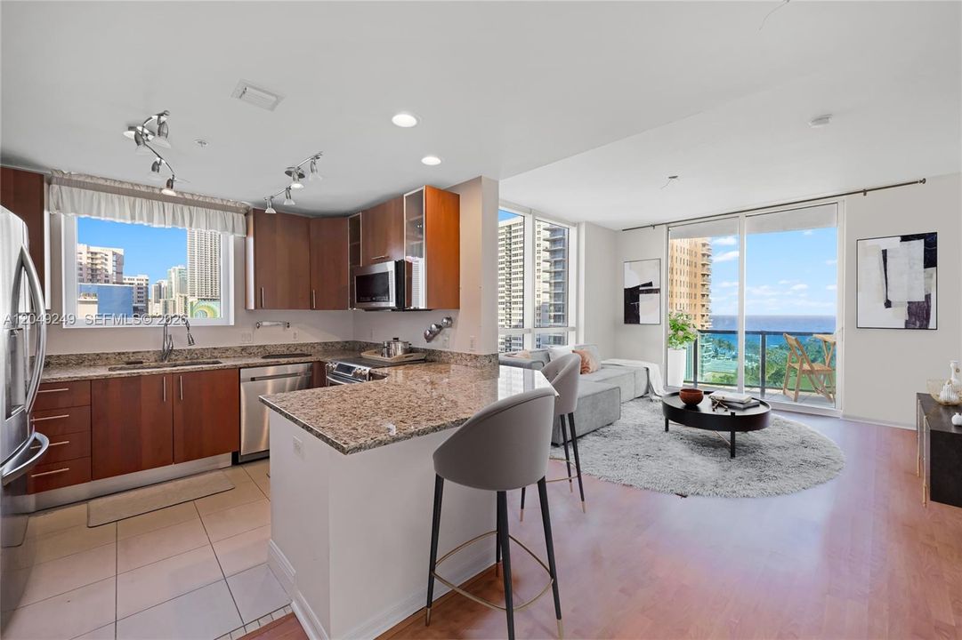 For Sale: $650,000 (2 beds, 2 baths, 1398 Square Feet)