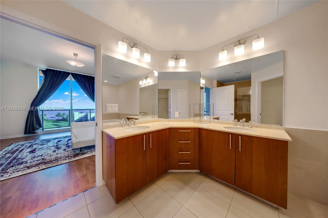 For Sale: $650,000 (2 beds, 2 baths, 1398 Square Feet)