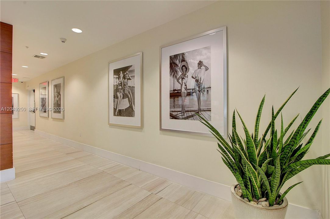 For Rent: $2,400 (1 beds, 1 baths, 637 Square Feet)