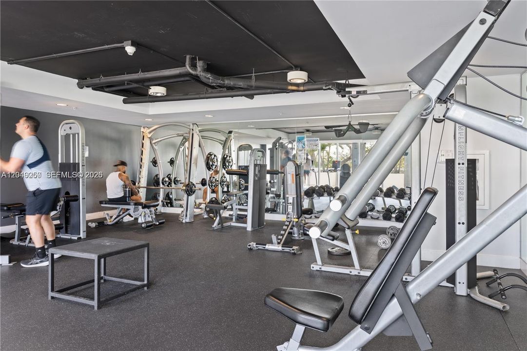 For Rent: $2,400 (1 beds, 1 baths, 637 Square Feet)
